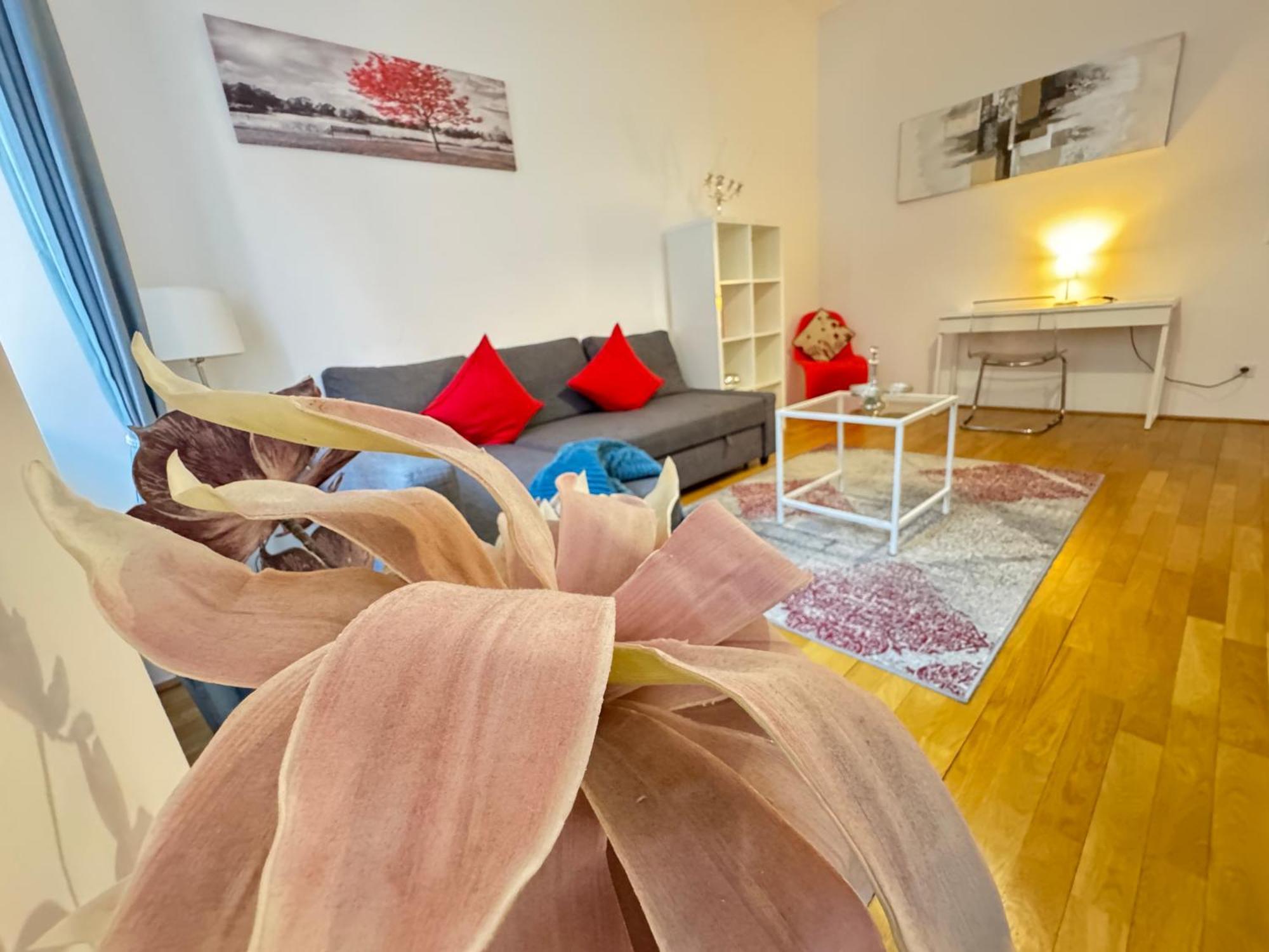 Charming Flat & Balcony Near Central Station L Bg5 Viyana Dış mekan fotoğraf